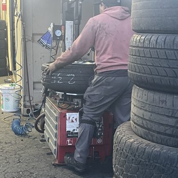 Rich’s Tires - Separating rim from tire. - Tires Near Me - San Jose, California Rich’s Tires - Separating rim from tire. - Tires Near Me - San Jose, California