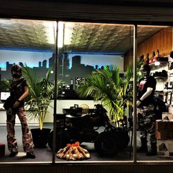 Rocknus - Awesome window display!