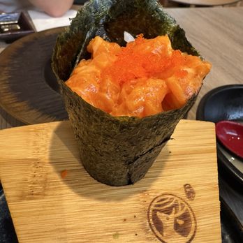 Look Deer Sushi - Spicy salmon hand roll. Asked with no crunch - Sushi Bars Near Me - New York, New York Look Deer Sushi - Spicy salmon hand roll. Asked with no crunch - Sushi Bars Near Me - New York, New York
