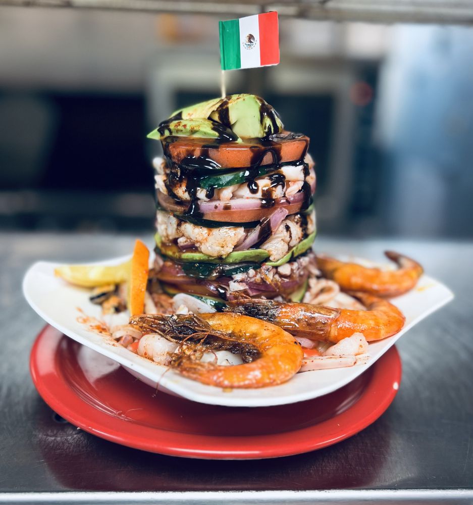 Los Gavilanes Mexican Grill