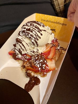 Wafels & Dinges 5th Ave by null