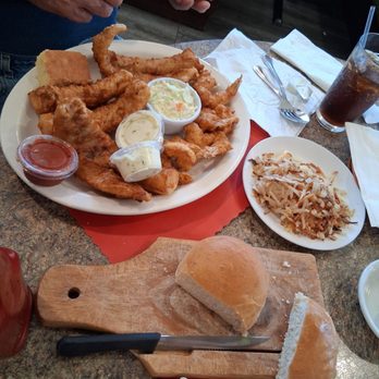 Roman Castle Restaurant - The warm fresh bread to share makes it all worthwhile - American Near Me - Mauston, Wisconsin