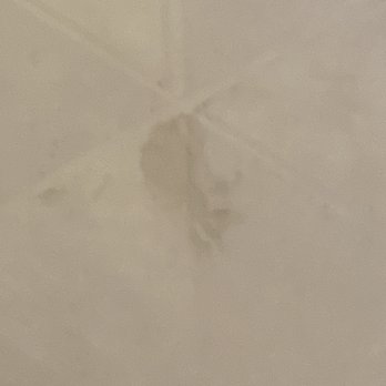Holiday Inn Clinton - Bridgewater - Stain on sheets - Hotels Near Me - Clinton, New Jersey