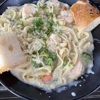 The Creek Eatery - Shrimp Fettuccine - Wine Bars Near Me - San Jose, California The Creek Eatery - Shrimp Fettuccine - Wine Bars Near Me - San Jose, California