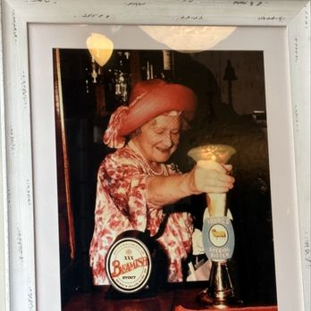 Buckingham Arms - Queen on the wall pouring a beer, iconic. - Pubs Near Me - Westminster, XGL Buckingham Arms - Queen on the wall pouring a beer, iconic. - Pubs Near Me - Westminster, XGL