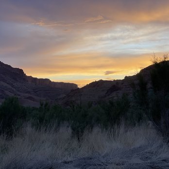 Sun Outdoors Arches Gateway - Sun set behind campsite. - Campgrounds Near Me - Moab, Utah Sun Outdoors Arches Gateway - Sun set behind campsite. - Campgrounds Near Me - Moab, Utah