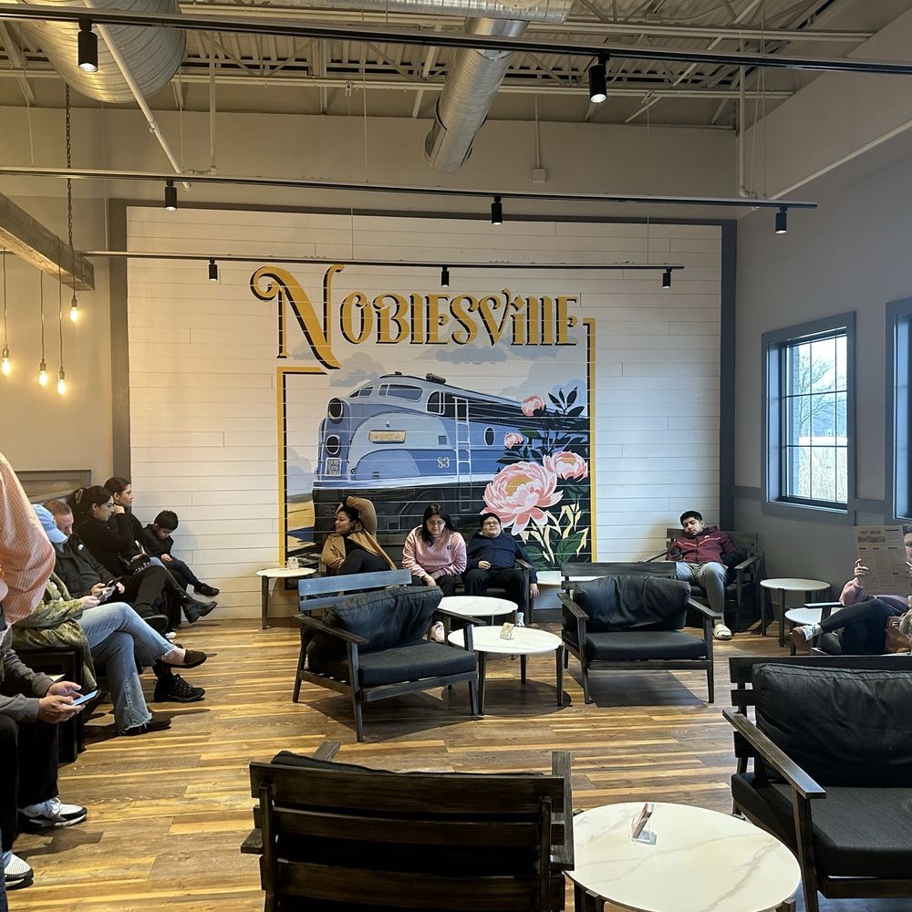 First Watch - Waiting area inside - Breakfast & Brunch Near Me - Noblesville, Indiana