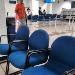 Banamex - Hoy no hubo gente lo cual eso me quito menos estrés pero mi tiempo se llevo en el 01800000000