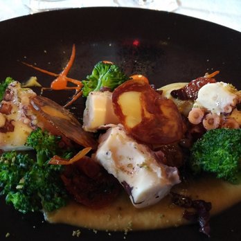 La Brughiera - Polpo su purea di ceci con olive, pomodorini secchi, broccoletti e chorizo - Lumbard Near Me - Senago, Michigan