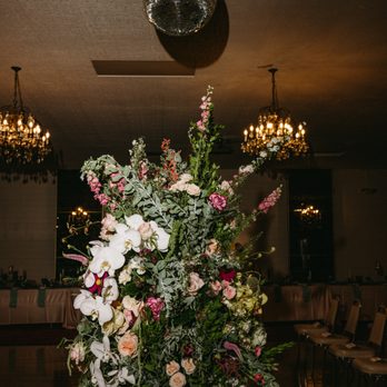 its a wrap - floral arch - Balloon Services Near Me - Studio City, California its a wrap - floral arch - Balloon Services Near Me - Studio City, California