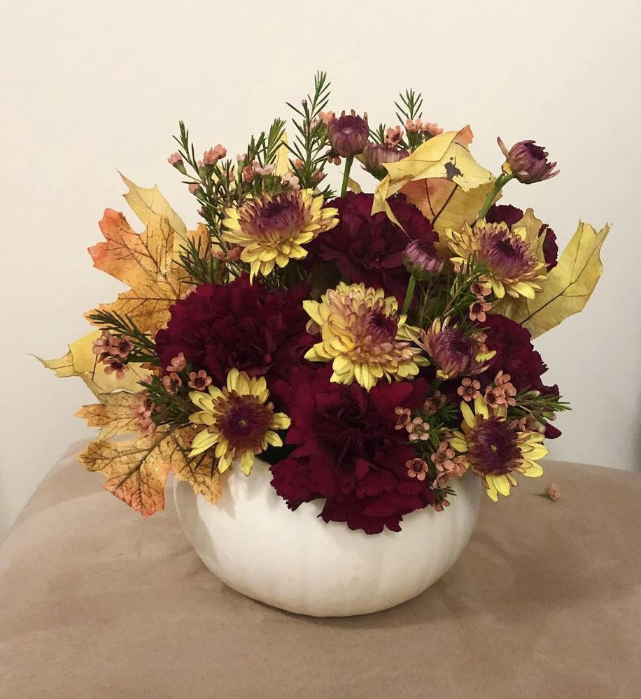 BLOOMS BY BLOY Request Information 121022781 Chinook Winds Drive SW, Airdrie, Alberta