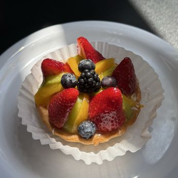 L'Artisan Pastry - Mixed Fruit Tart - Bakeries Near Me - Everett, Washington L'Artisan Pastry - Mixed Fruit Tart - Bakeries Near Me - Everett, Washington
