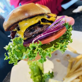 Finn's Fish House - Bacon cheeseburger - Seafood Near Me - Seaside, Oregon Finn's Fish House - Bacon cheeseburger - Seafood Near Me - Seaside, Oregon
