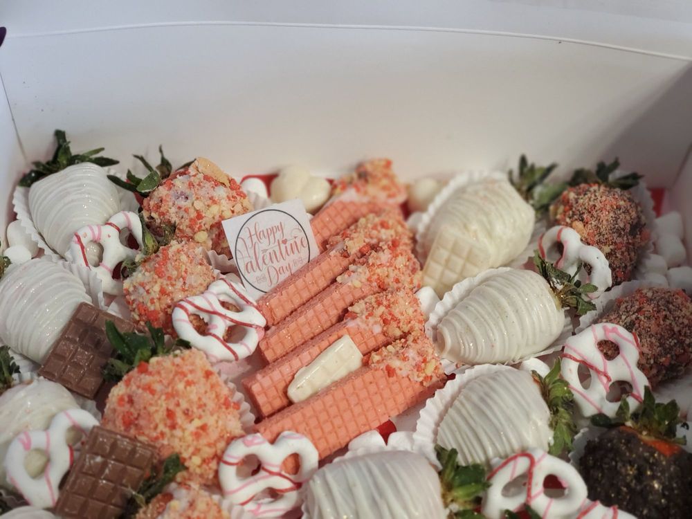 PZ DELIGHTS 14 Photos 1445 Woodmount Ln NW, Atlanta,