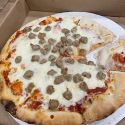 Numunu Grill - Sausage pizza