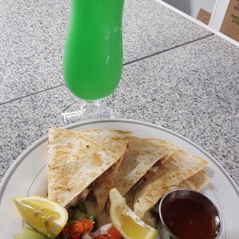 3D Daiquiri Bar and Grill - Brisket quesadillas, the perfect combo of Texas bbq and Mexican food. SO GOOD. - Mexican Near Me - Dallas, Texas