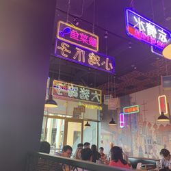 Tasty BBQ & Beer Bar - More neon!