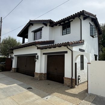 Eguez Painting - Exterior painting on beautiful Santa Barbara smooth stucco. Clean preparation and a smooth, uniform finish. - Painters Near Me Eguez Painting - Exterior painting on beautiful Santa Barbara smooth stucco. Clean preparation and a smooth, uniform finish. - Painters Near Me