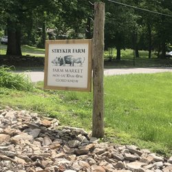 Stryker Farm - Entrance - watch out for this sign to make your turn!