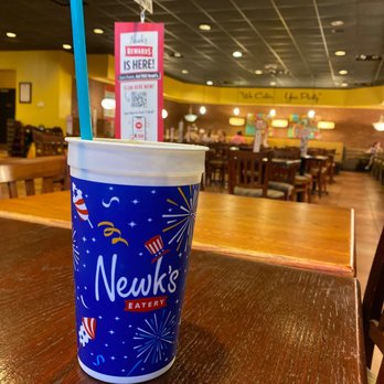 Newk's Eatery - Dining Area - Pizza Near Me - Bossier City, Louisiana