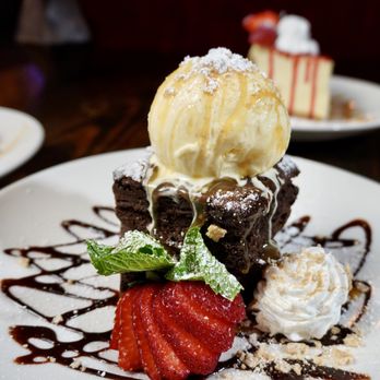 Pour Behavior - Warm Fudge Cake - New American Near Me - Houston, Texas