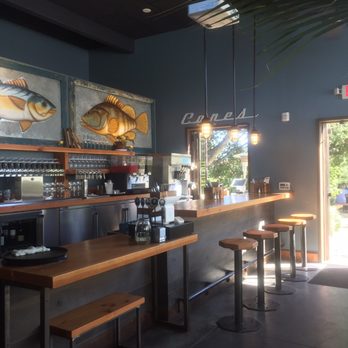 Handline - Bar area - Seafood Near Me - Sebastopol, California
