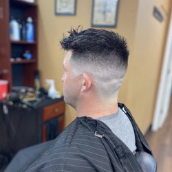 D Men’s Barbershop - Skin fade
Haircut by: Xavier