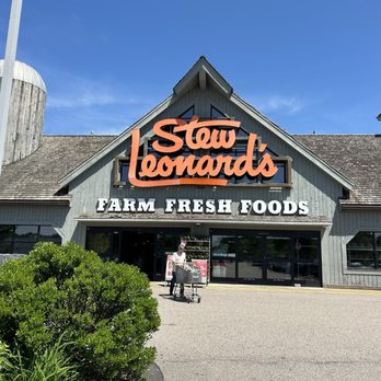Stew Leonard's Wine & Spirits - Outside - Beer, Wine & Spirits Near Me - Newington, Connecticut Stew Leonard's Wine & Spirits - Outside - Beer, Wine & Spirits Near Me - Newington, Connecticut