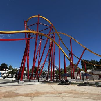 Six Flags Magic Mountain - Amusement Parks Near Me - Valencia, California