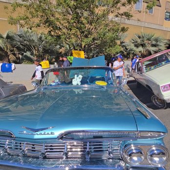 Fernando Valenzuela Mural - Classic cars on display - Public Art Near Me - Los Angeles, California