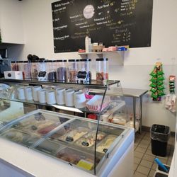 Parrafa Artisan Ice Cream & Pops - Front counter