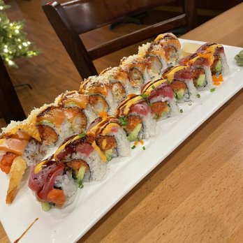 MOMO Sushi - Seared salmon roll and Crazy Tuna Roll - Sushi Bars Near Me - Mill Creek, Washington MOMO Sushi - Seared salmon roll and Crazy Tuna Roll - Sushi Bars Near Me - Mill Creek, Washington