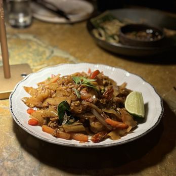 Lao Lao Bar - Drunken noodles with shrimp - Laotian Near Me - Toronto, Ontario