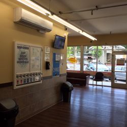Rain City Laundry - Wide aisles and inviting lobby