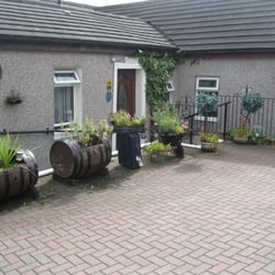 Shawlee Cottage - Back yard patio and parking area.