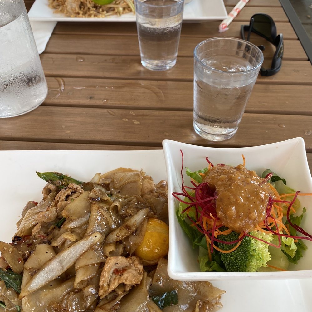 Drunken Noodles with Green Salad Drunken Noodles with Green Salad