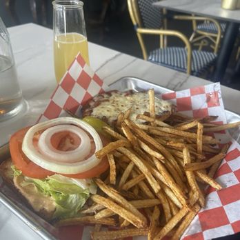 Cowboys Wandering - Outlaw BBQ Chicken sandwich - Bars Near Me - Big Bear Lake, California