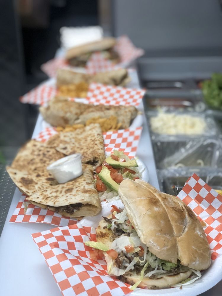 Tortas y Tacos: A Review of the Mobile Feast