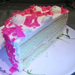 Hempl's Bakery - Champagne Cake