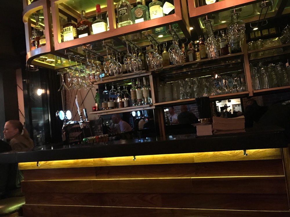 BROOKLYN BAR & GRILL 14 Photos Bars 士丹頓街29號, Hong Kong