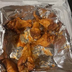 Bleachers Sports Bar - Buffalo wings