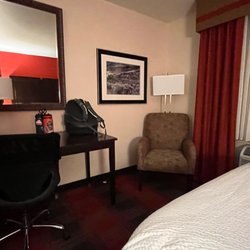 Holiday Inn Express & Suites Kingman - Easy chair, office chair, & desk with lamp