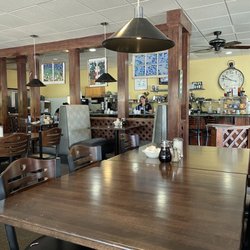 Plantation Cafe and Deli - Dining room