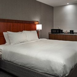 Courtyard by Marriott Medford Airport