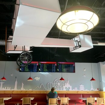 14 Bis Pizzeria - Seating area - Pizza Near Me - Orlando, Florida