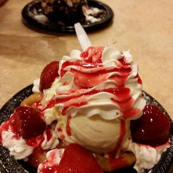 Cold Stone Creamery - Strawberry funnel cake mix - Ice Cream & Frozen Yogurt Near Me - Visalia, California Cold Stone Creamery - Strawberry funnel cake mix - Ice Cream & Frozen Yogurt Near Me - Visalia, California