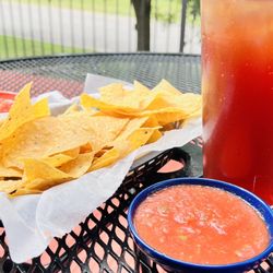 El Mariachi - Best chips and salsa