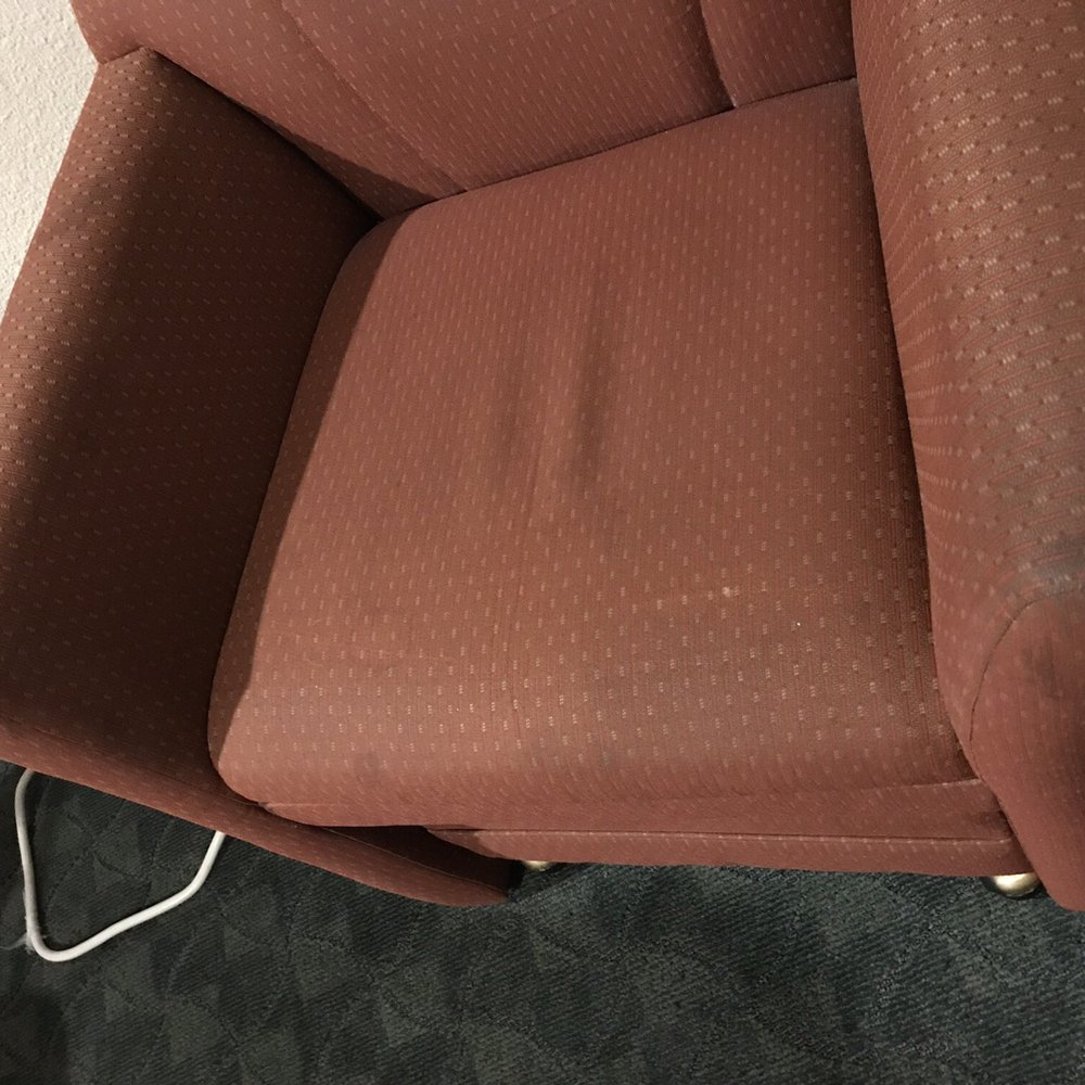 Rodeway Inn - Filthy chair in the room - Hotels Near Me - Berkeley, California Rodeway Inn - Filthy chair in the room - Hotels Near Me - Berkeley, California