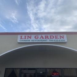 Lin's Garden - Outside the restaurant