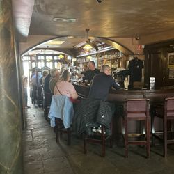 Thomas Connolly Bar - Inside bar